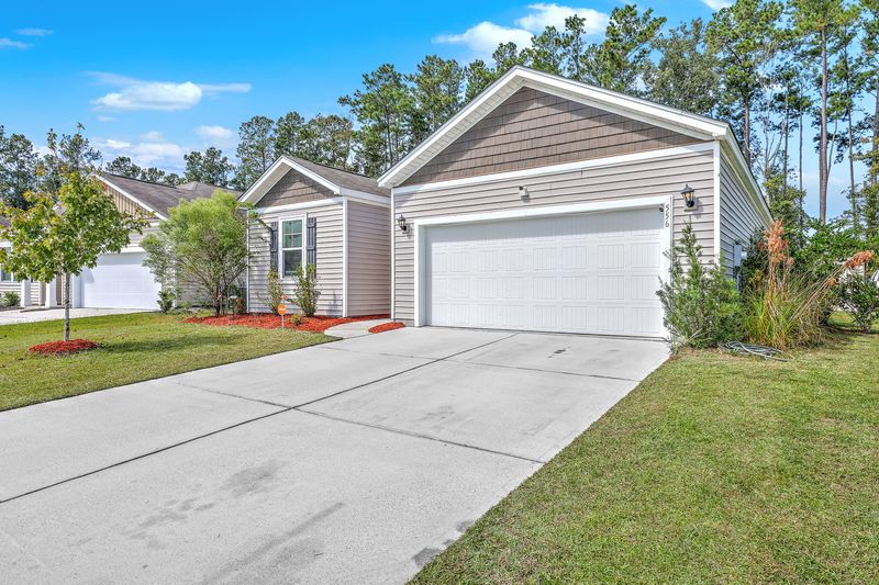 556 Wayton Cir, Moncks Corner, SC 29461