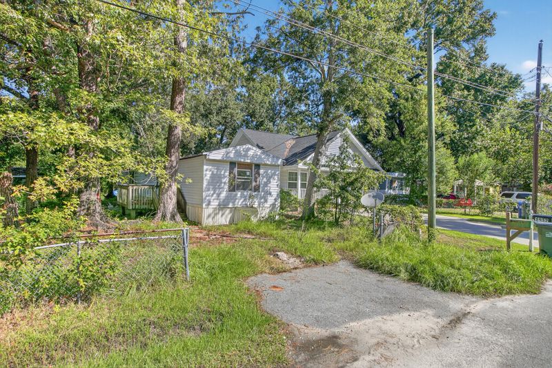 1934 Iron St, North Charleston, SC 29406