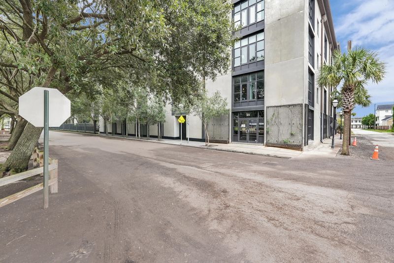 1 Cool Blow St #323, Charleston, SC 29403
