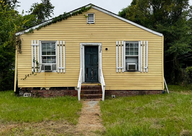 2742 W Surrey Dr, North Charleston, SC 29405