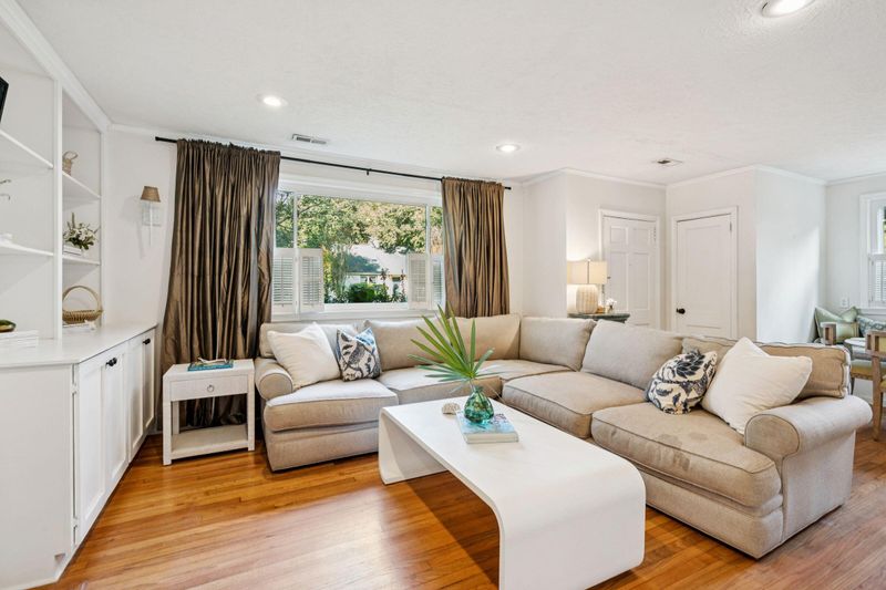 8 Stratford Rd, Charleston, SC 29407