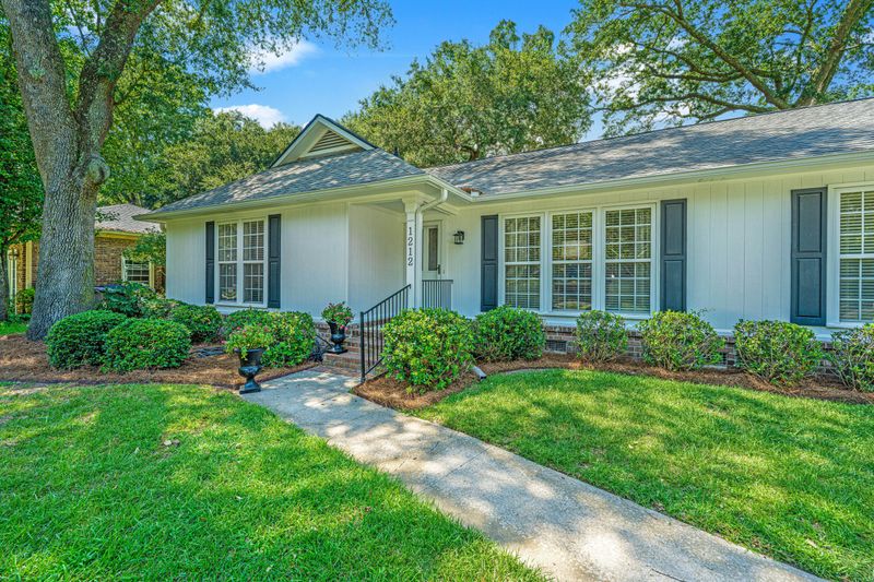 1212 Oldwanus Dr, Mount Pleasant, SC 29464