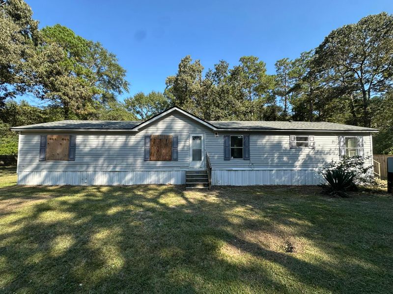 909 Fauling Rd, Saint Stephen, SC 29479