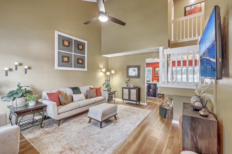 7930 Shadow Oak Dr, North Charleston, SC 29406
