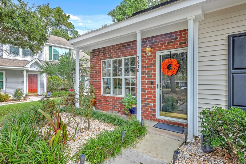 7930 Shadow Oak Dr, North Charleston, SC 29406