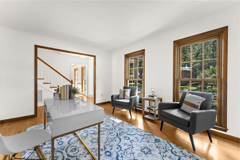 1050 Stonehenge Dr, Hanahan, SC 29410