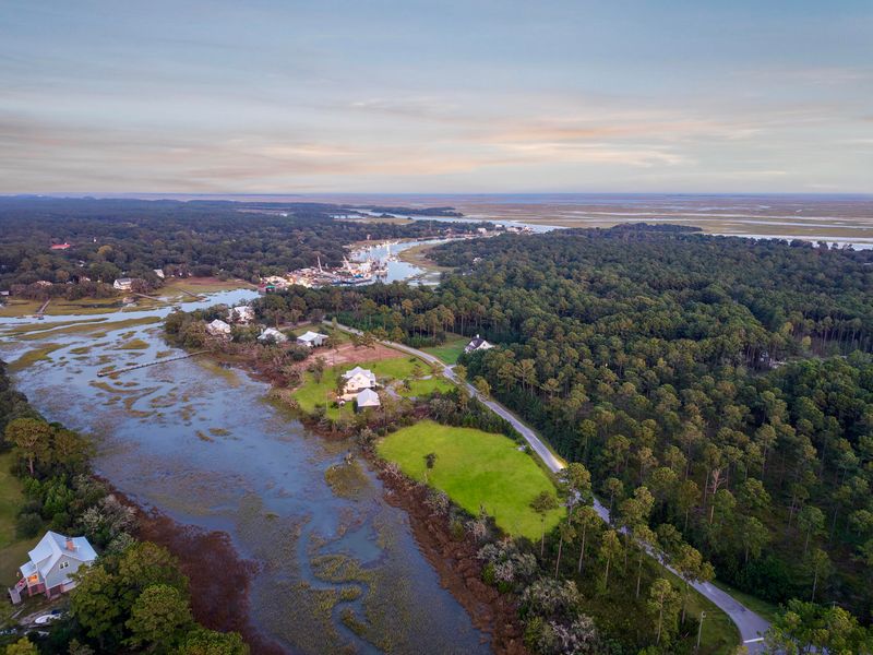 696 Broadmarsh Rd, Mcclellanville, SC 29458