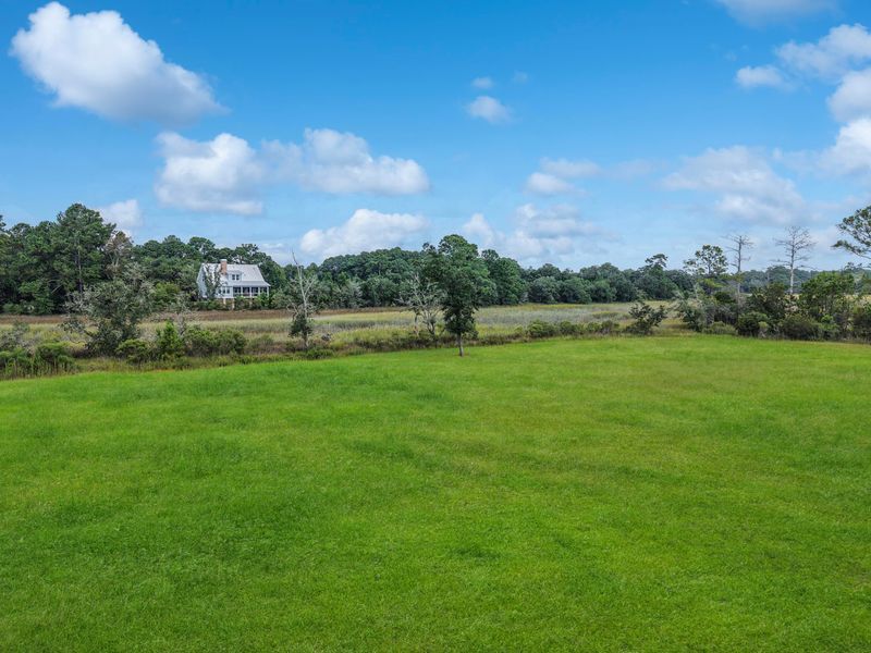 696 Broadmarsh Rd, Mcclellanville, SC 29458