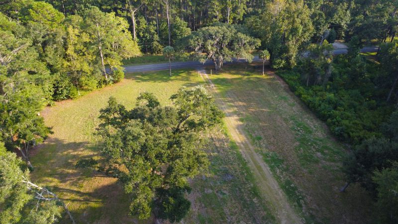 564 Dupre Rd, Mcclellanville, SC 29458