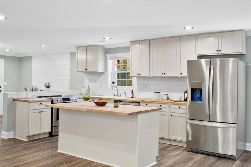 1174 Fort Johnson Rd, Charleston, SC 29412