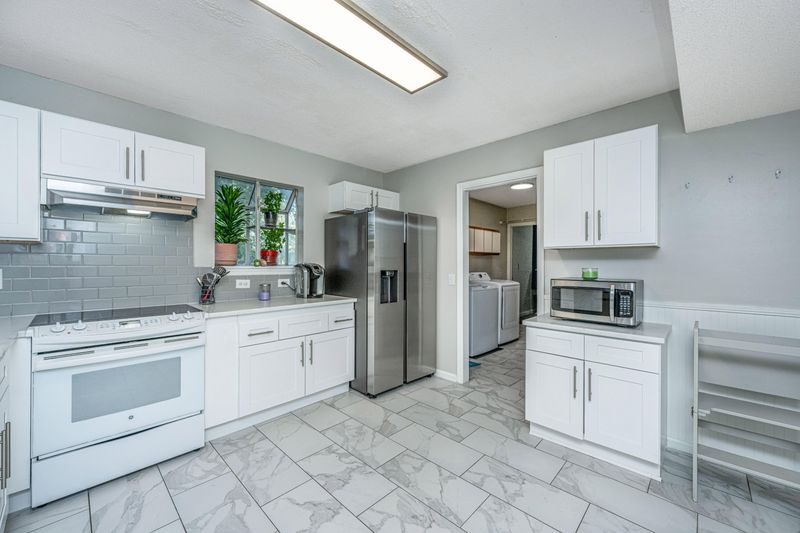 8113 Pleasant Ridge Dr, North Charleston, SC 29420