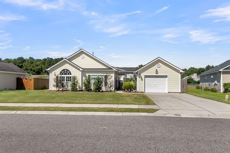 642 Savannah River Dr, Summerville, SC 29485