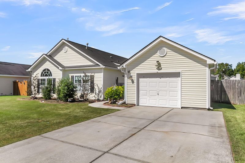 642 Savannah River Dr, Summerville, SC 29485