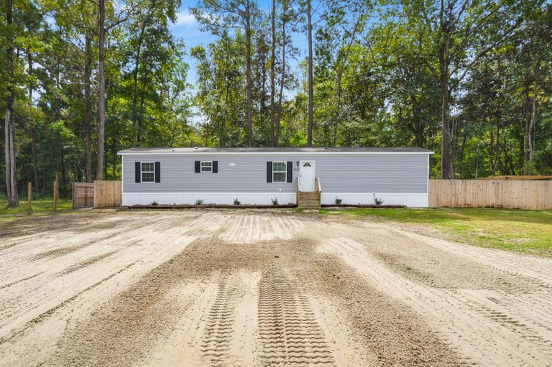 5823 Glifton Ave, Ravenel, SC 29470