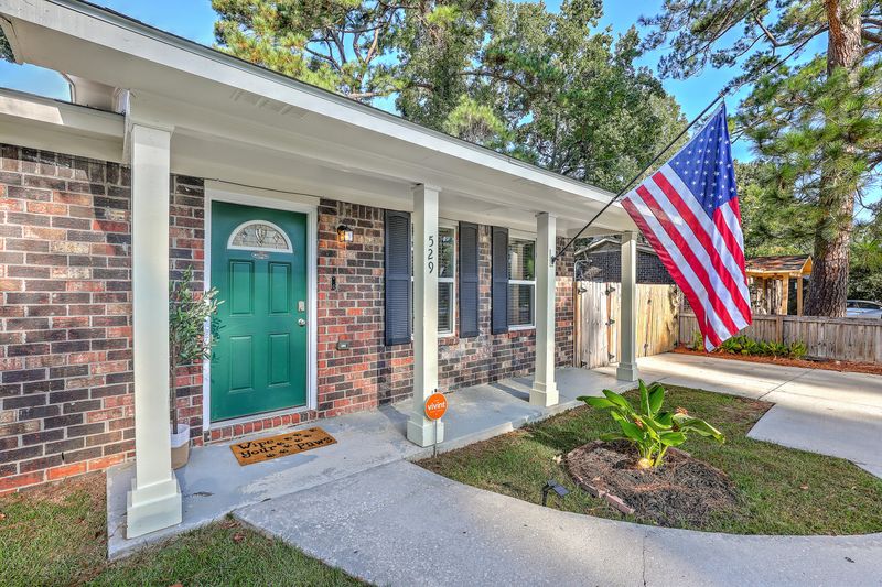 529 Amy Dr, Goose Creek, SC 29445