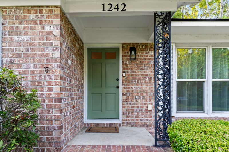 1242 Springhill Rd, Hanahan, SC 29410