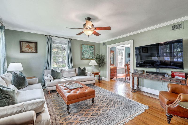 17 8th Ave #A, Charleston, SC 29403