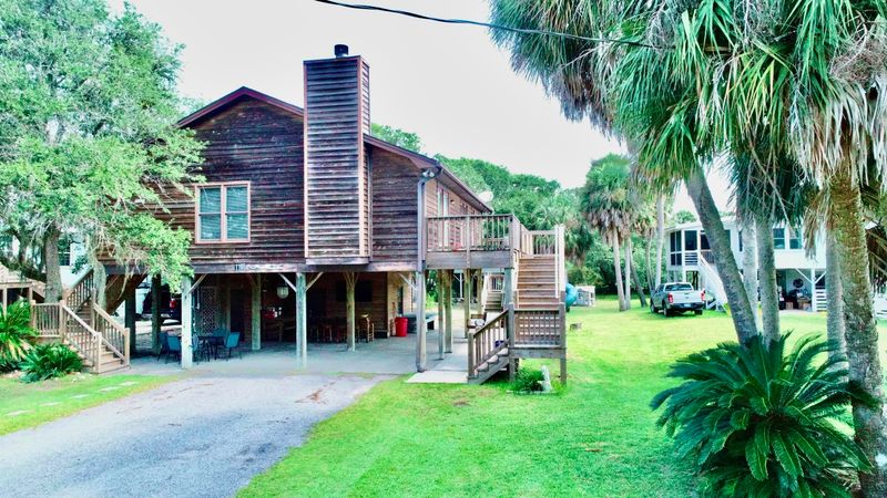 1105 Nancy St, Edisto Island, SC 29438