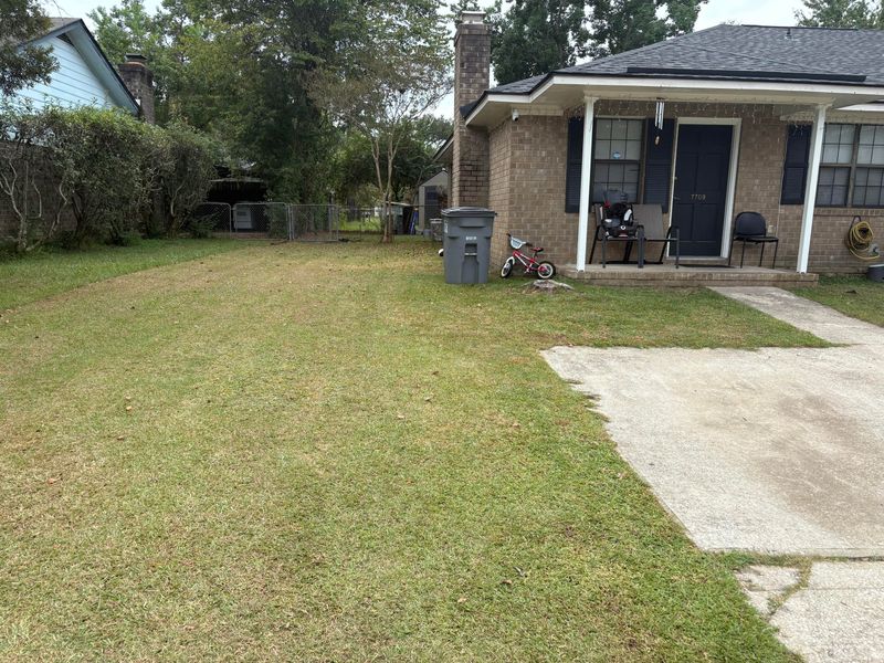 7709 Suzanne Dr, North Charleston, SC 29418