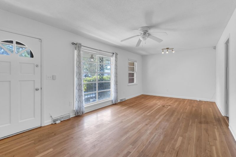 5309 Chantilly Ln, North Charleston, SC 29418