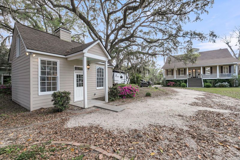 4584 Olde Smoak House Rd, Hollywood, SC 29449