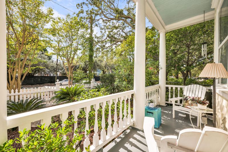 12 John St, Charleston, SC 29403