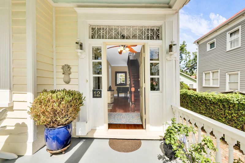 12 John St, Charleston, SC 29403