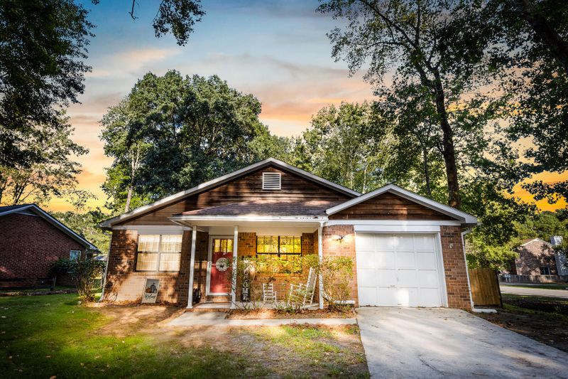 100 Camellia Rd, Goose Creek, SC 29445