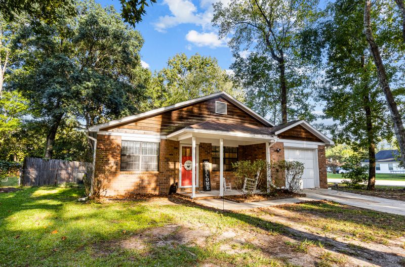 100 Camellia Rd, Goose Creek, SC 29445
