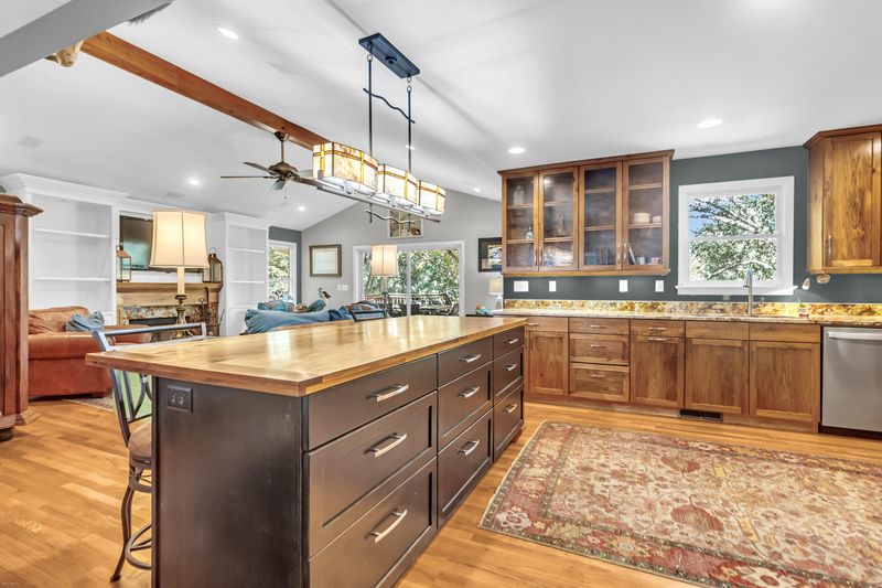 1110 Darwin St, Charleston, SC 29412