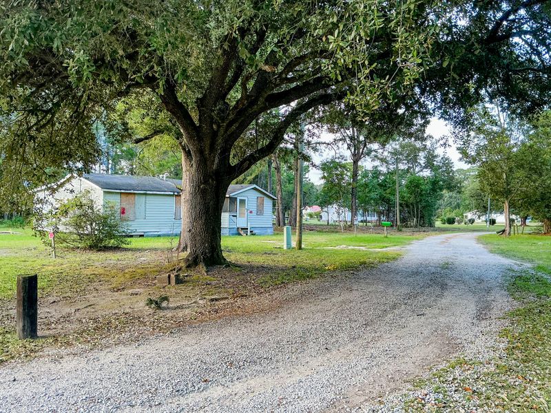 839 Burgin Rd, Mcclellanville, SC 29458