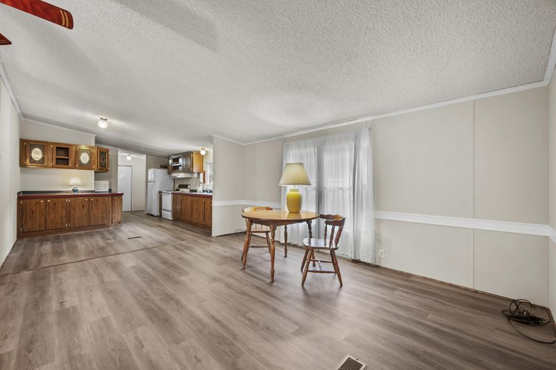 206 Brim Rd, Bonneau, SC 29431