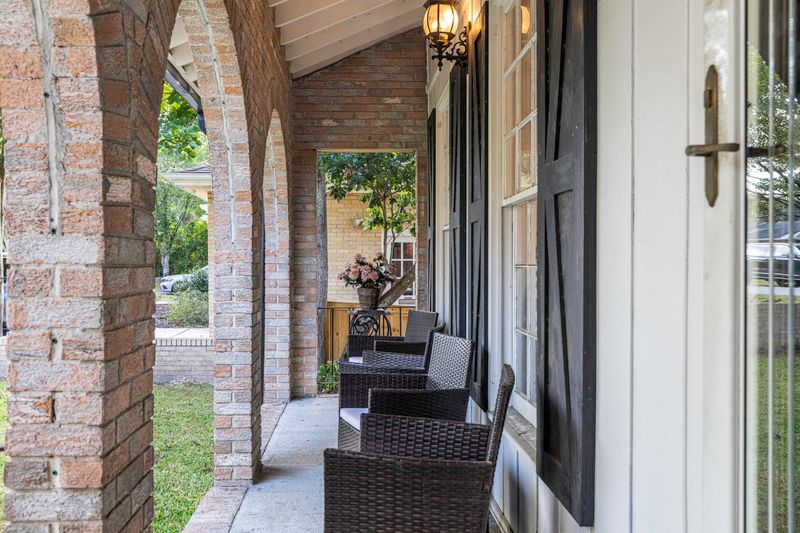 1036 Yeamans Hall Rd, Hanahan, SC 29410