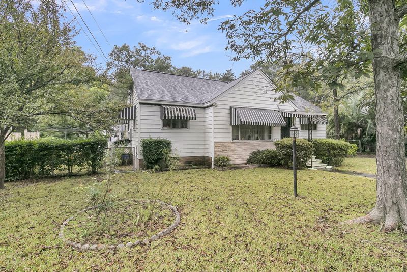 6943 Whitcomb Dr, North Charleston, SC 29406