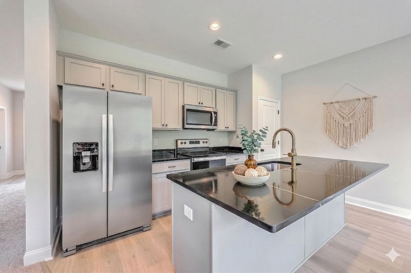 159 Hawthorne Landing Dr, Goose Creek, SC 29445