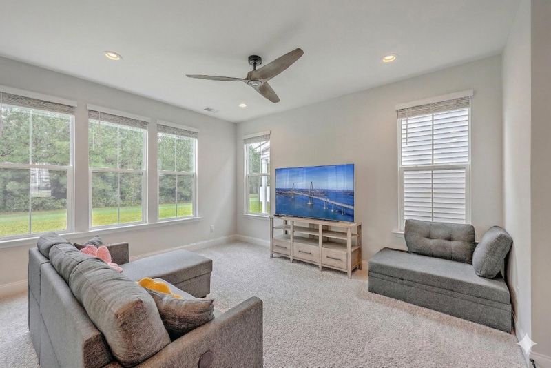 159 Hawthorne Landing Dr, Goose Creek, SC 29445