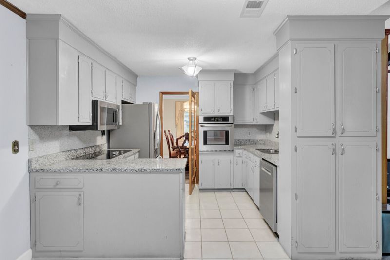 13 Ashland Dr, Charleston, SC 29407
