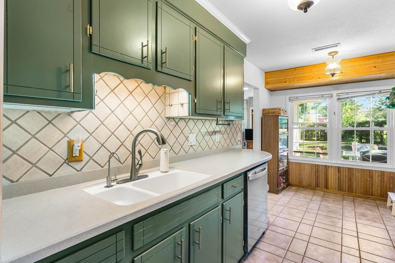 205 General Dennis Dr, Summerville, SC 29486