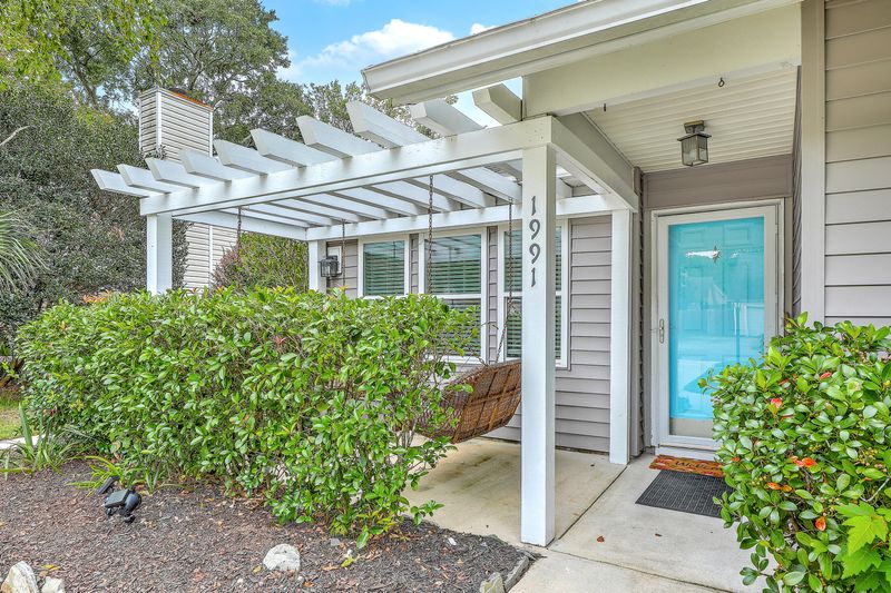 1991 Armory Dr, Mount Pleasant, SC 29466