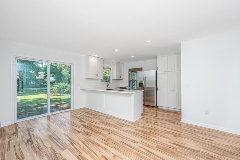 899 Melrose Dr, Charleston, SC 29414
