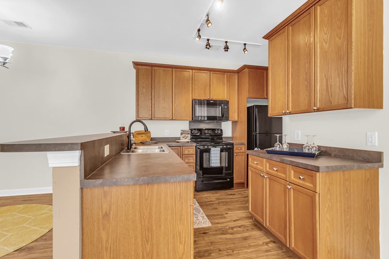 1305 Grove Park Dr, Charleston, SC 29414