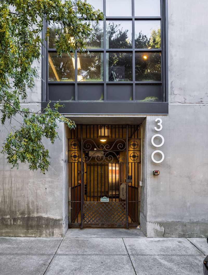 1 Cool Blow St #337, Charleston, SC 29403