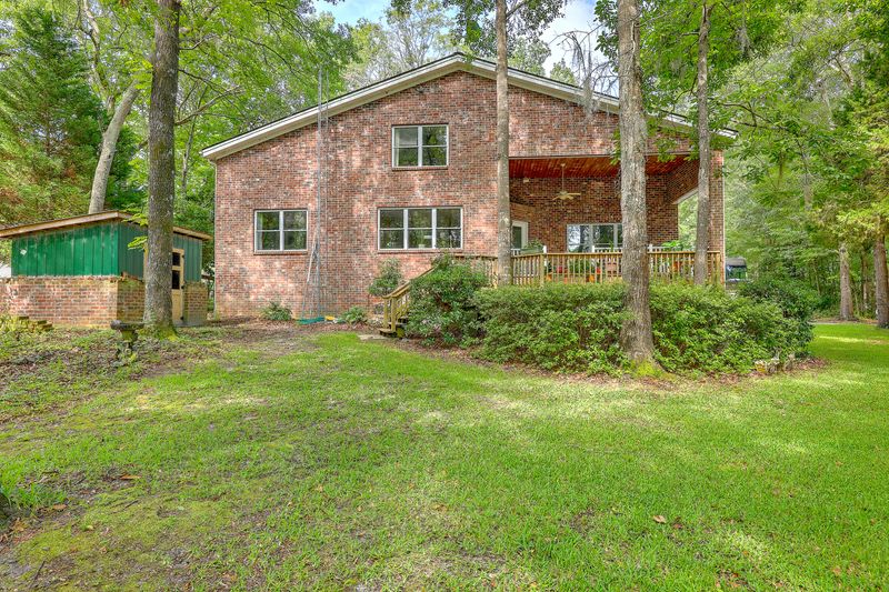184 Burbank Dr, Cross, SC 29436