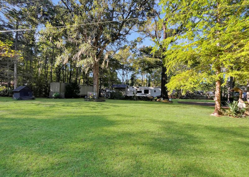 137 Catfish Ct, Ridgeville, SC 29472