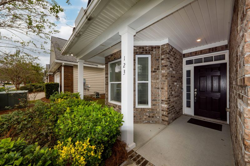 123 Brutus Ln, Summerville, SC 29485