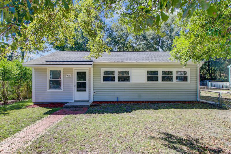 5821 Robinhood Dr, Hanahan, SC 29410