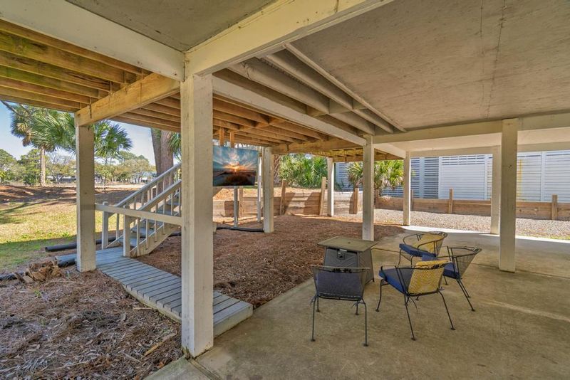 60 Rice Ln, Edisto Beach, SC 29438