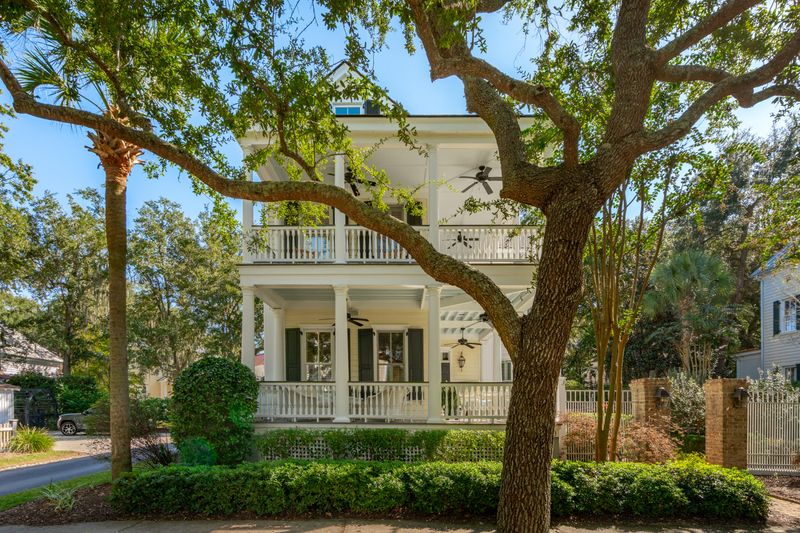 110 N Shelmore Blvd, Mount Pleasant, SC 29464