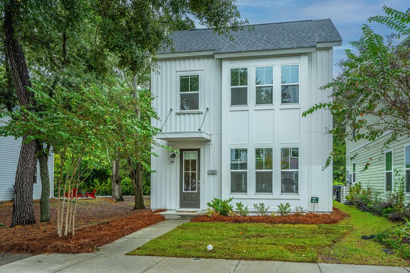 1727 Indy Dr, North Charleston, SC 29405