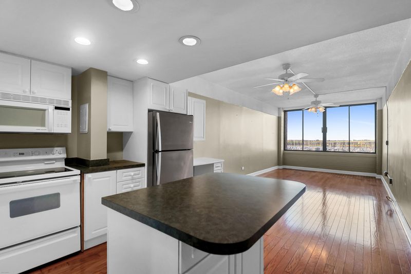 14 Lockwood Dr #4 L, Charleston, SC 29401